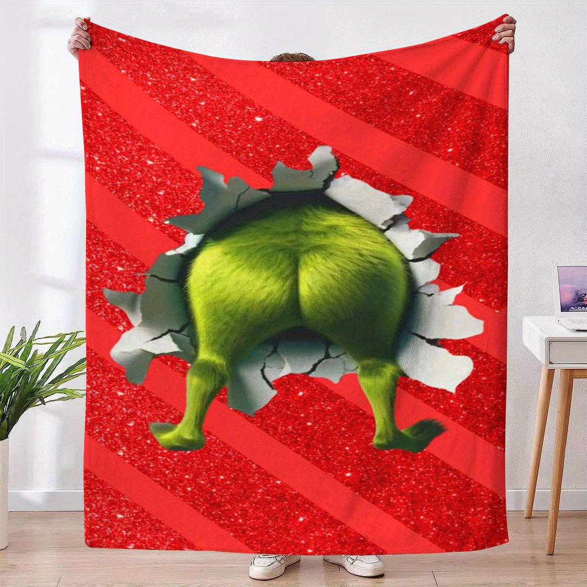 A plush wool blanket featuring - огляд і ціна Home Textiles Images